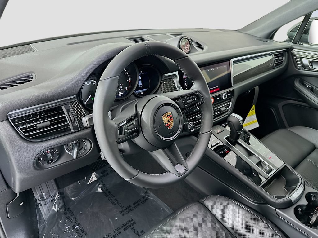 New 2026 Porsche Macan AWD/4WD image 4