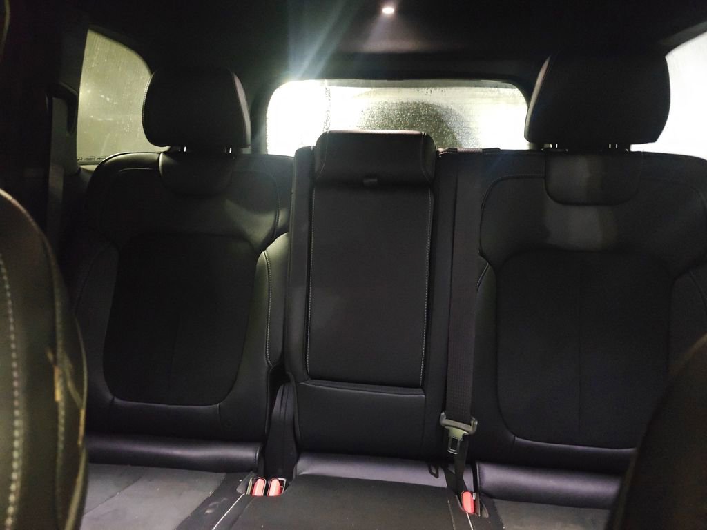 Used 2025 Jeep Grand Cherokee Altitude image 10