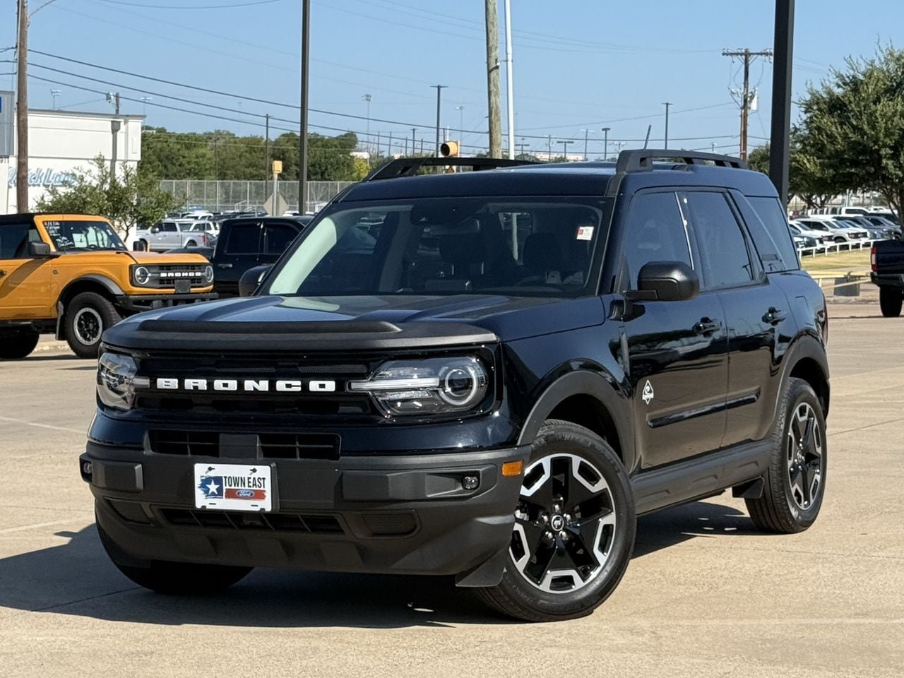 Certified 2024 Ford Bronco Sport Outer Banks w/ Tech Package AWD/4WD image 2