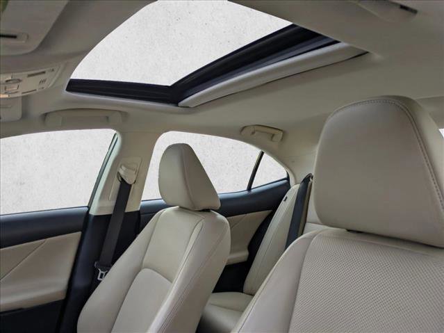 Used 2017 Lexus IS 200t image 15