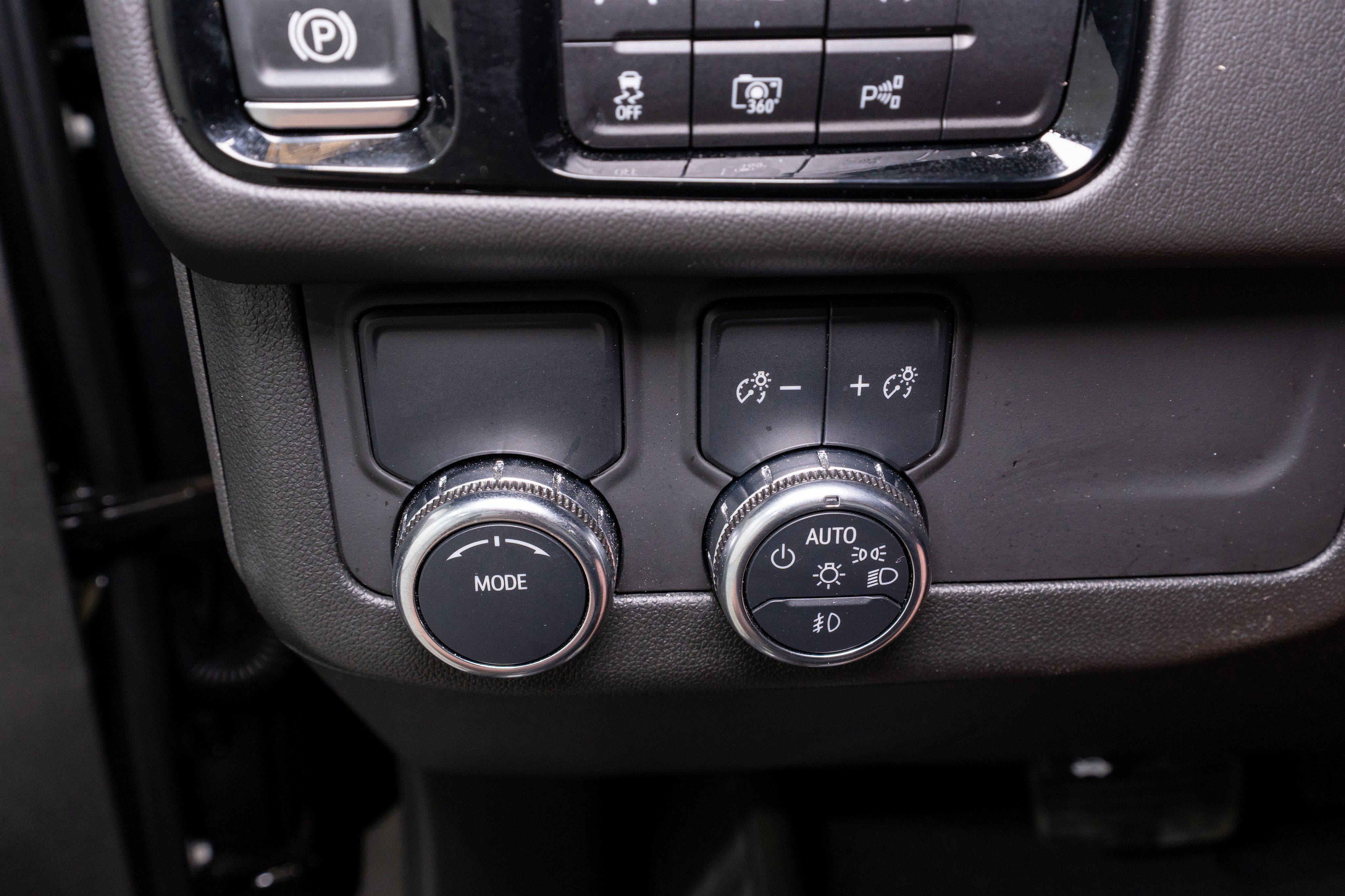 Used 2025 GMC Yukon Denali image 31