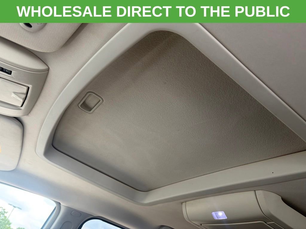 Used 2009 Volkswagen Routan SE FWD image 6
