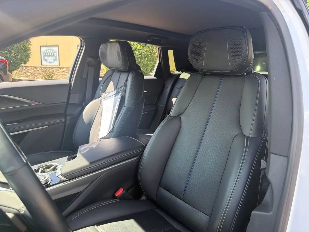 Used 2024 Cadillac Lyriq Sport AWD/4WD image 62