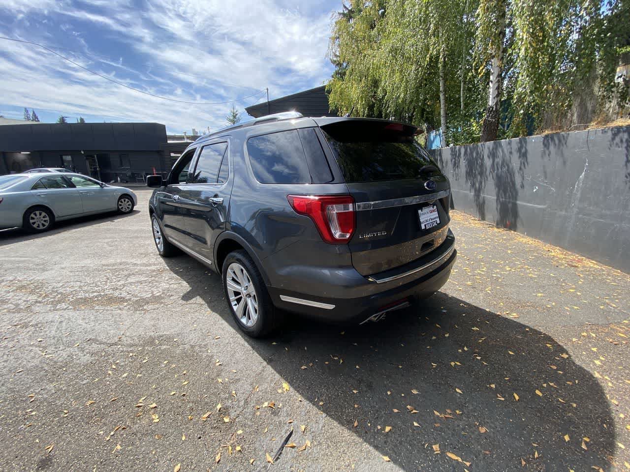 Used 2019 Ford Explorer Limited w/ Class III Trailer Tow Package AWD/4WD image 4