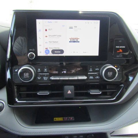 Used 2025 Toyota Highlander XLE AWD/4WD image 13