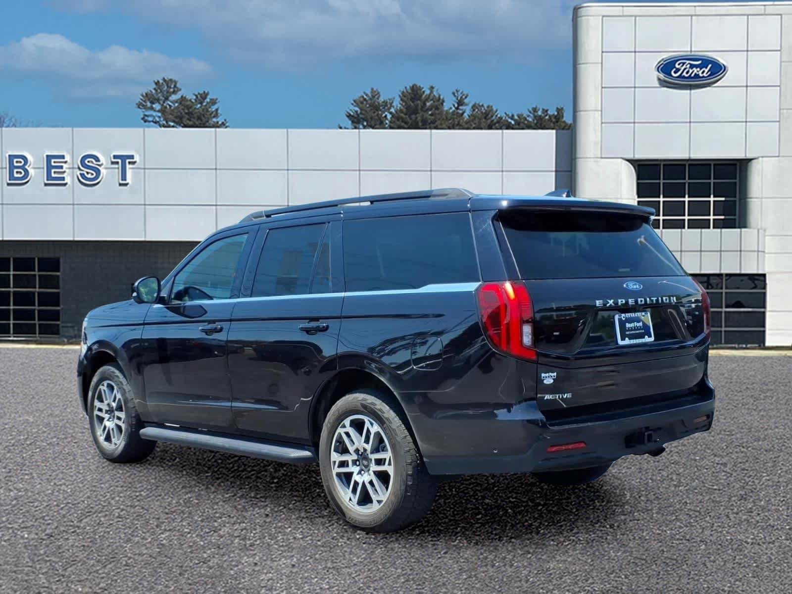 Used 2025 Ford Expedition Active AWD/4WD image 4