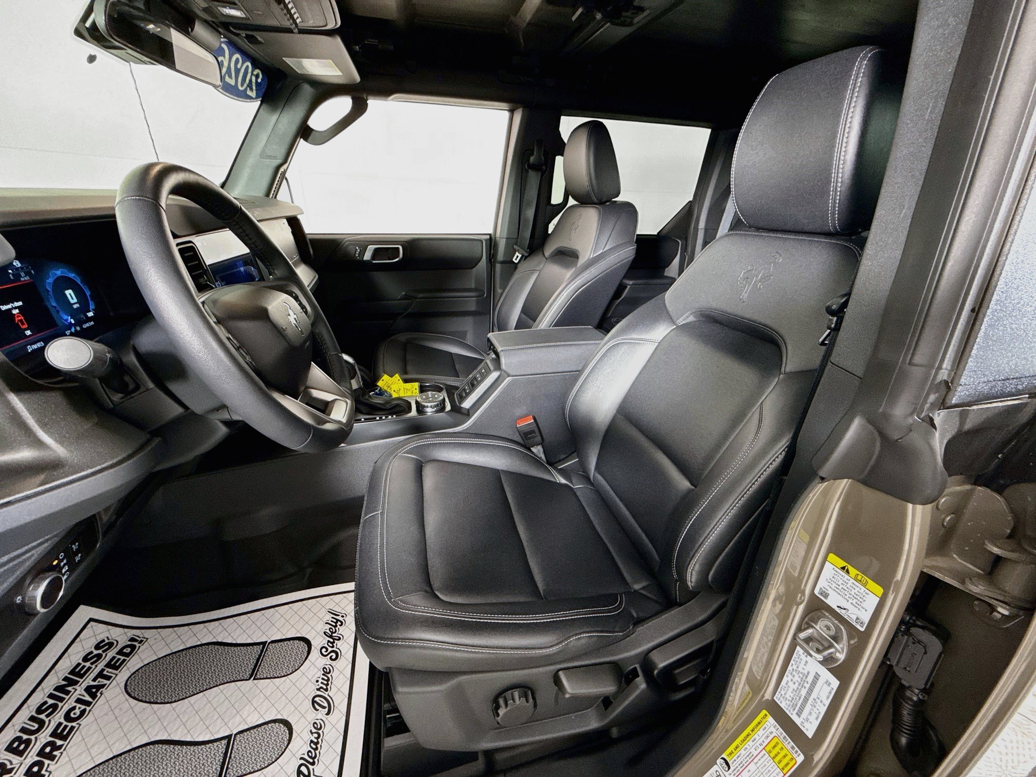Certified 2026 Ford Bronco Badlands AWD/4WD image 2