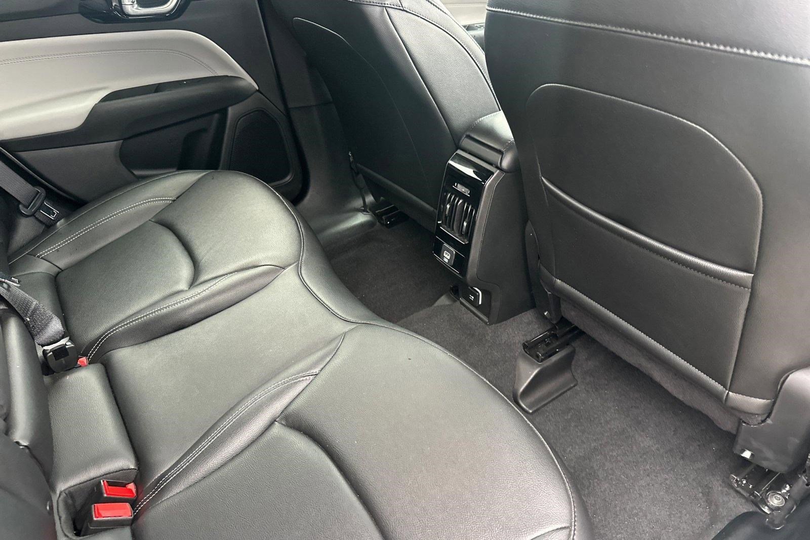 Used 2025 Jeep Compass Limited image 31