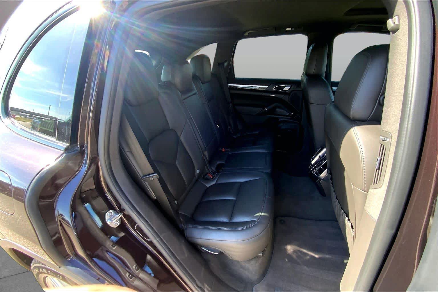 Used 2018 Porsche Cayenne S AWD/4WD image 19