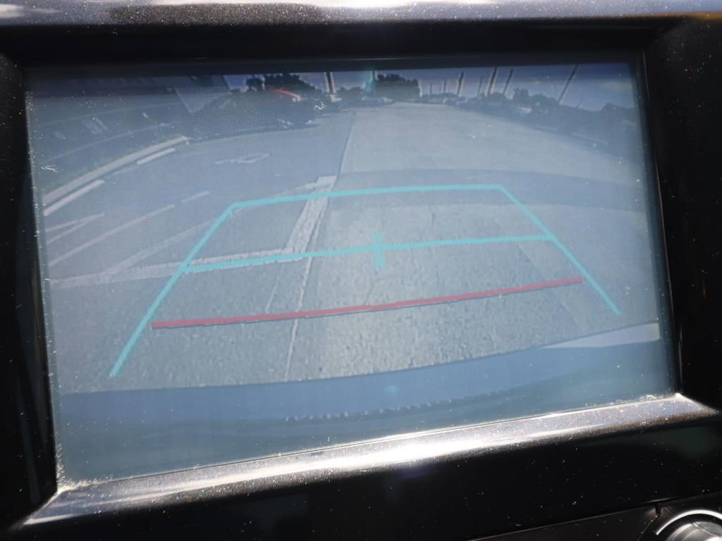 Used 2018 Toyota Camry SE FWD image 4