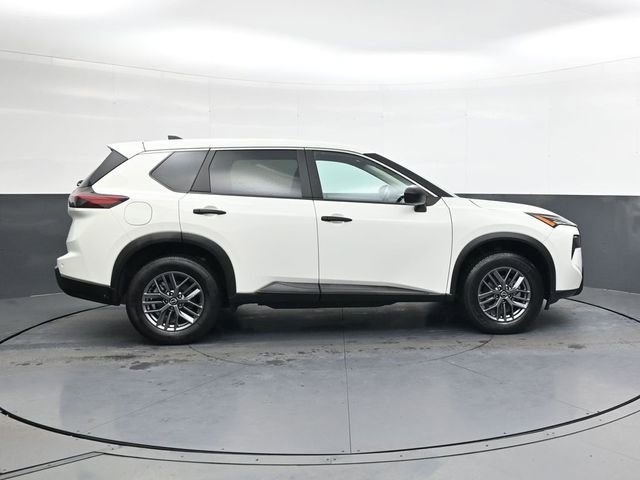 Used 2024 Nissan Rogue S image 3