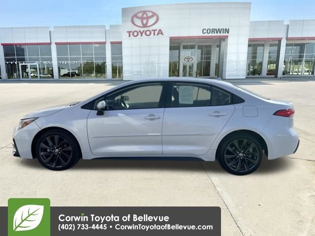 Used 2023 Toyota Corolla SE image 2