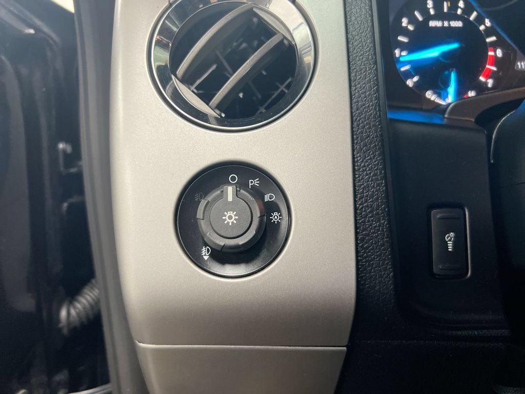 Used 2016 Ford Expedition XLT AWD/4WD image 18