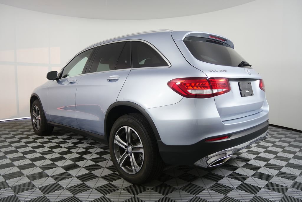 Used 2017 Mercedes-Benz GLC 300 4MATIC image 5