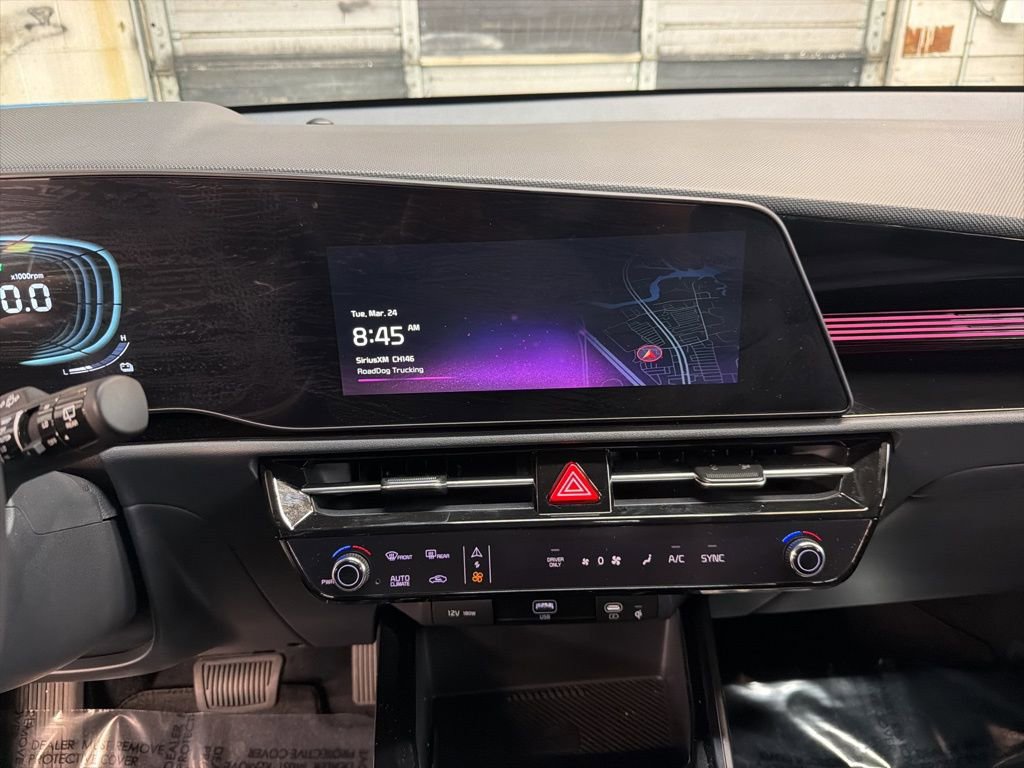 Certified 2025 Kia Niro EX image 17
