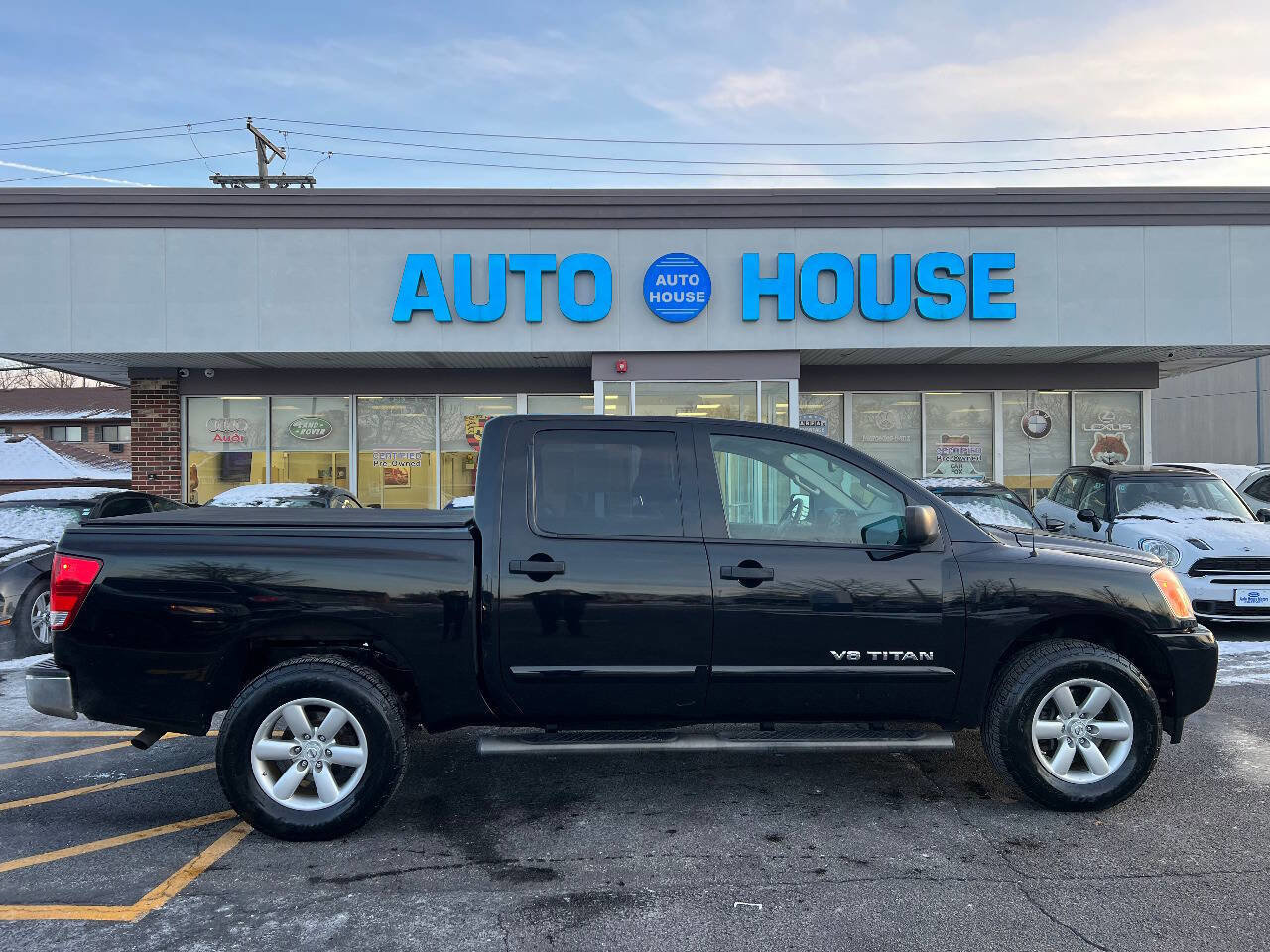 Used 2014 Nissan Titan SV w/ SV Value Truck Package image 9