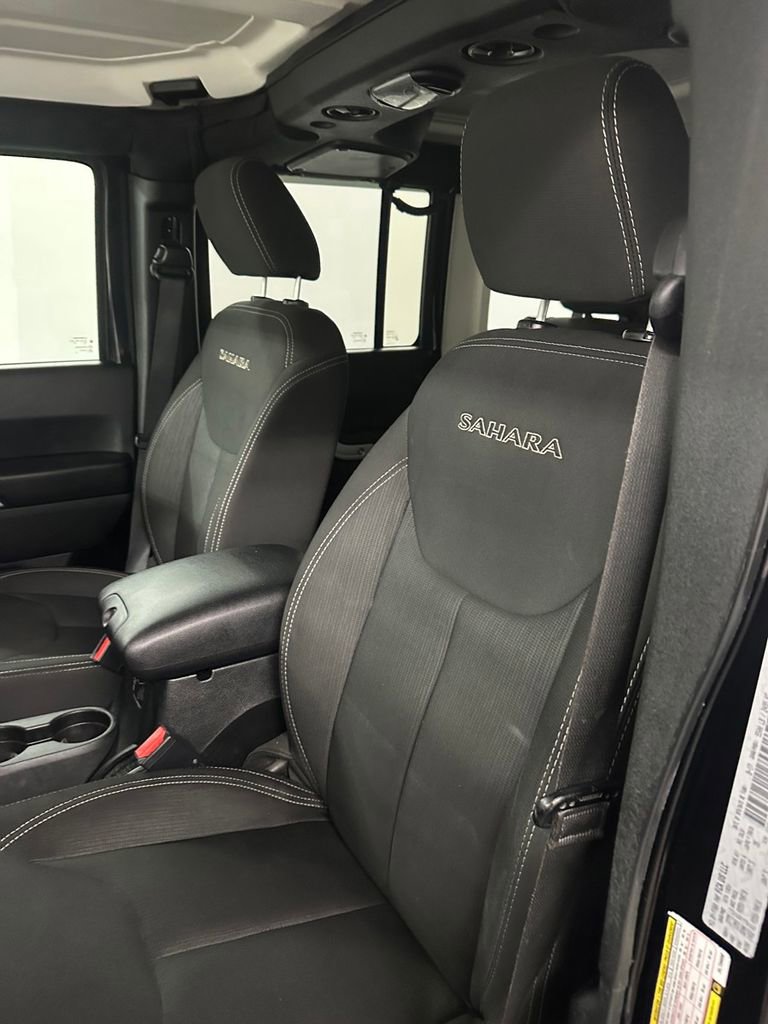 Used 2017 Jeep Wrangler Unlimited Sahara w/ Connectivity Group image 11