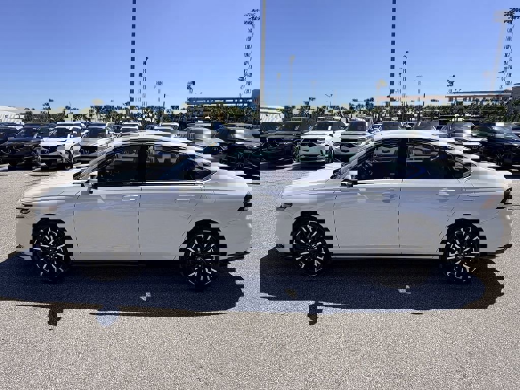 Used 2025 Honda Accord Touring image 7