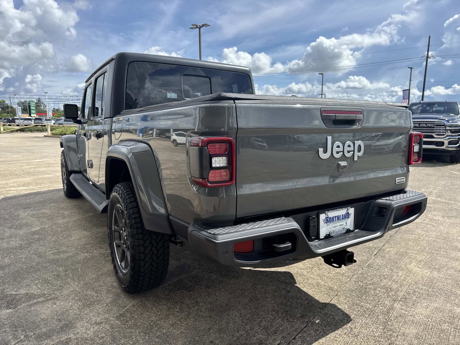 Used 2020 Jeep Gladiator Overland AWD/4WD image 5