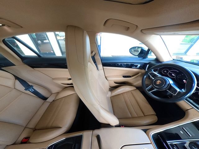 Used 2019 Porsche Panamera RWD image 36