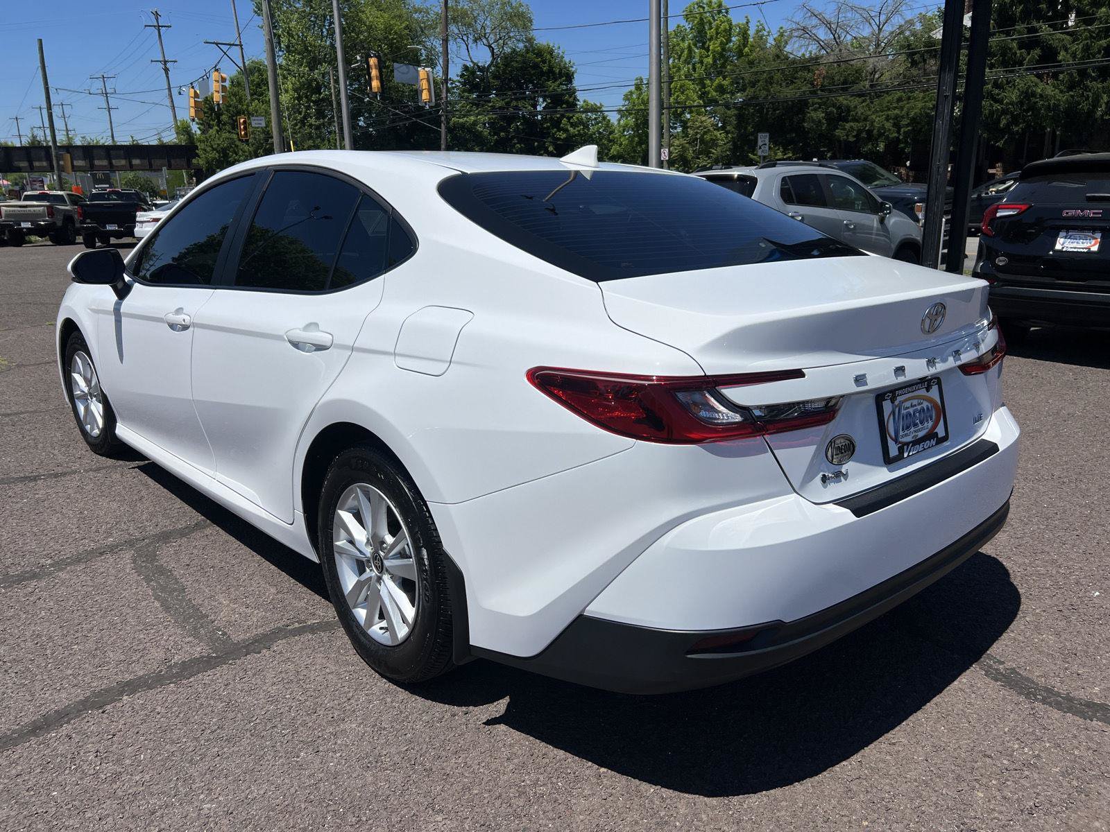 Used 2025 Toyota Camry LE w/ Convenience Package FWD image 5