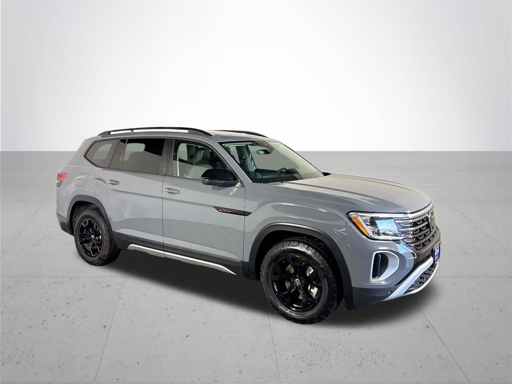 Certified 2025 Volkswagen Atlas Peak Edition SE image 4
