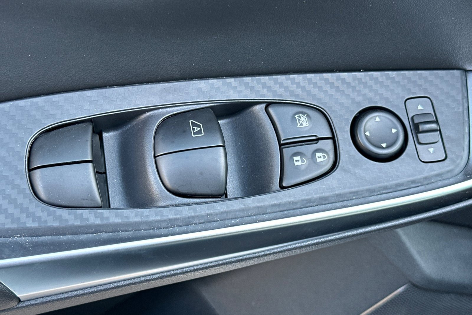 Used 2025 Nissan Sentra SR w/ SR Premium Package image 12