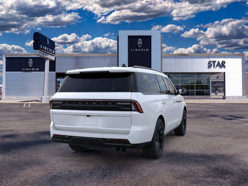 New 2026 Lincoln Navigator Reserve w/ Jet Appearance Package AWD/4WD image 8