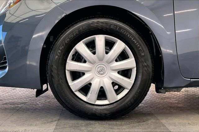 Used 2017 Toyota Corolla L w/ Carpet Mat Package (TMS) image 8