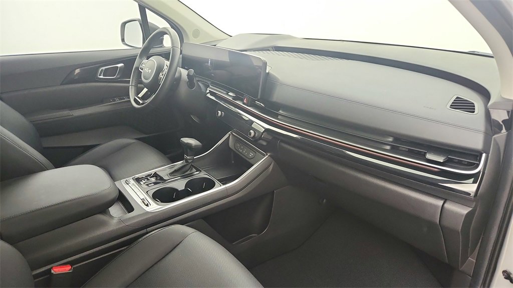Used 2025 Kia Carnival SX Prestige image 34