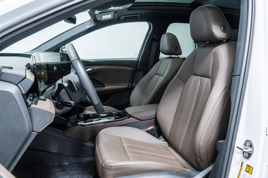 Used 2025 Audi Q6 e-tron Premium w/ Convenience Package image 5