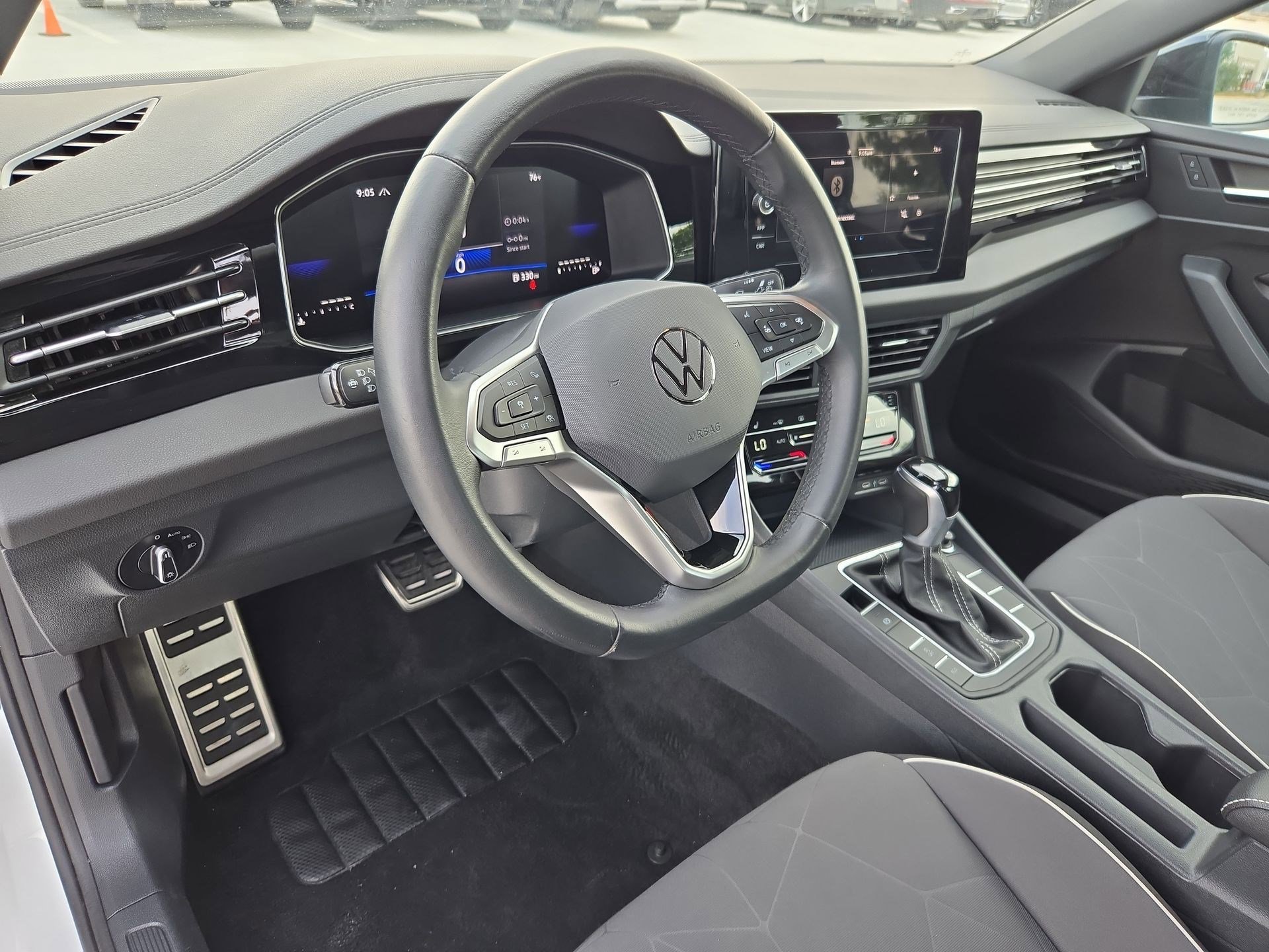 Used 2025 Volkswagen Jetta Sport image 13