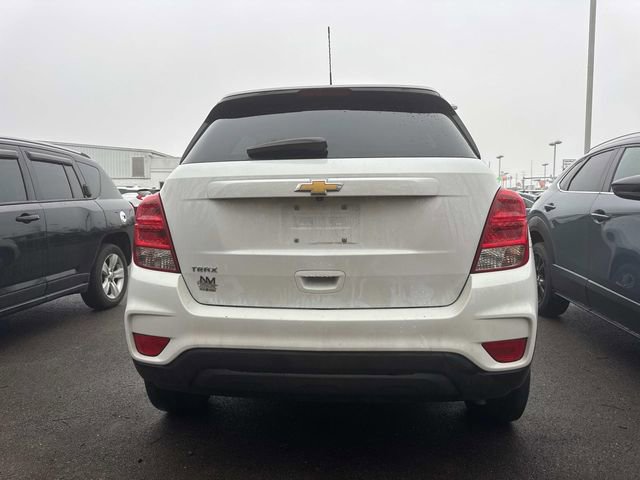 Used 2022 Chevrolet Trax LS w/ Tint and Cruise Package image 5