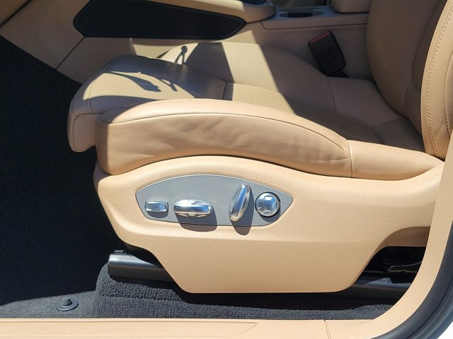 Certified 2023 Porsche Macan AWD/4WD image 25