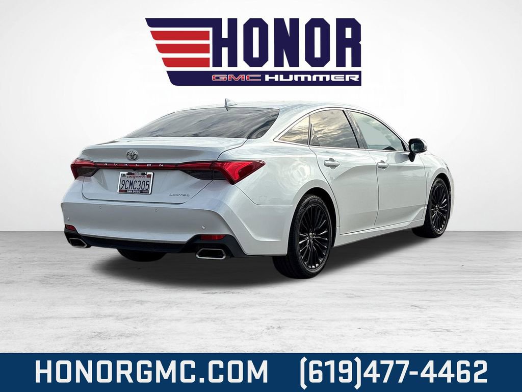 Used 2022 Toyota Avalon Limited image 3