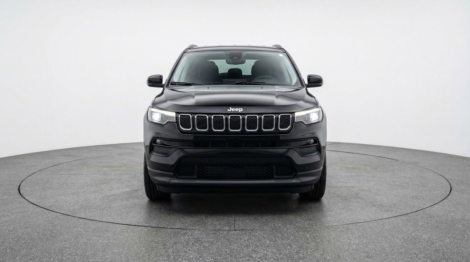 Used 2025 Jeep Compass Latitude AWD/4WD image 2