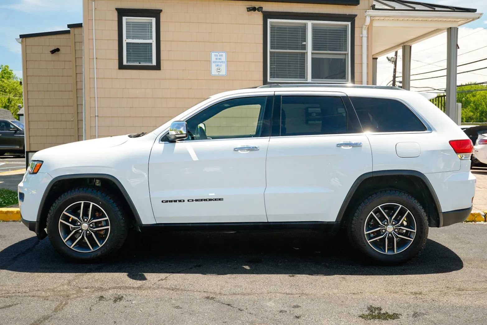 Used 2018 Jeep Grand Cherokee Limited AWD/4WD image 8