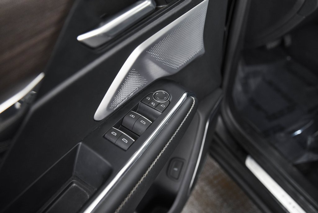 Used 2024 GMC Acadia Denali w/ Super Cruise Package image 9