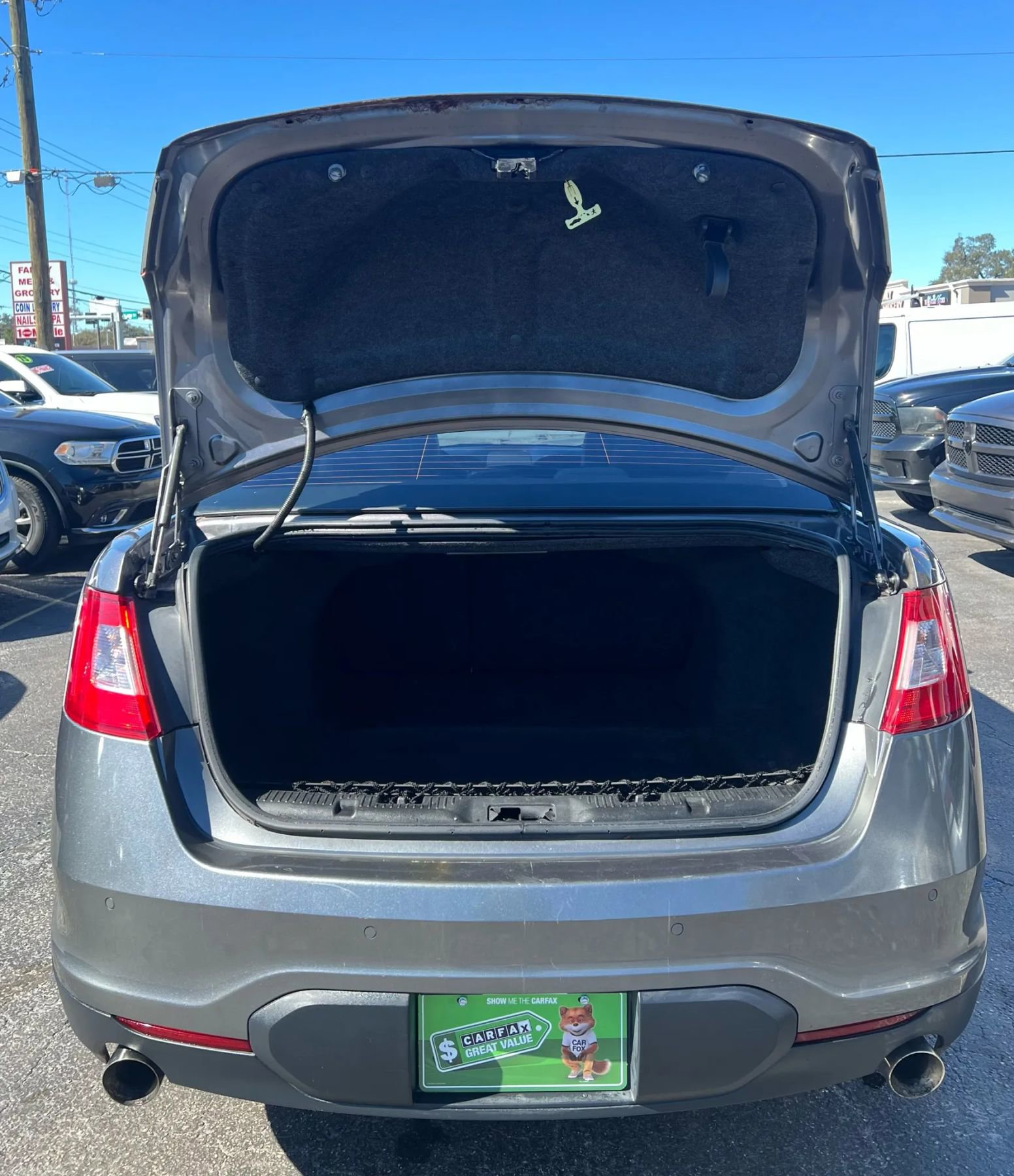 Used 2011 Ford Taurus SHO image 18