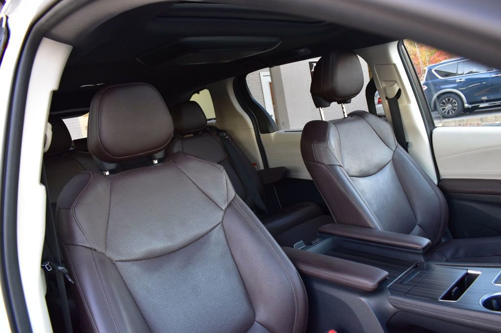 Used 2022 Toyota Sienna Platinum image 18