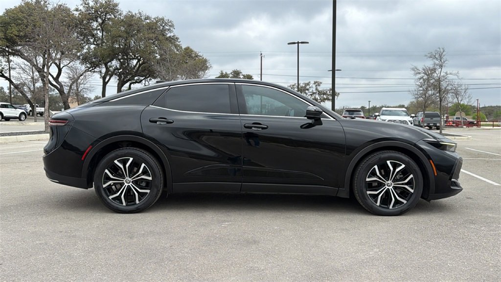 Used 2023 Toyota Crown Limited image 4