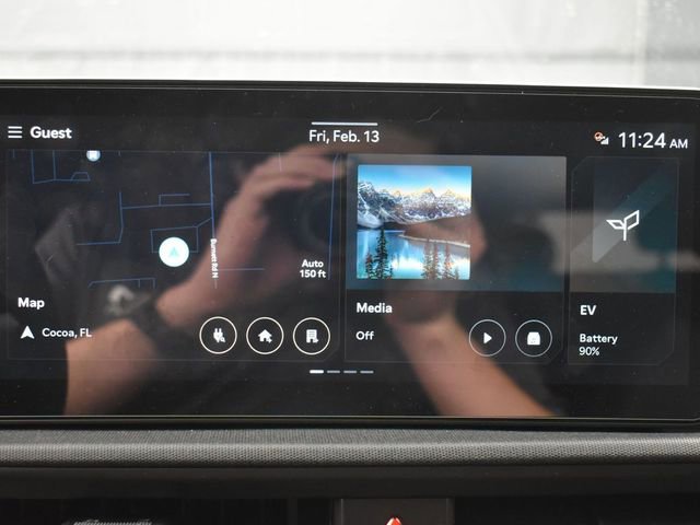 Certified 2025 Kia EV6 Light w/ Light LR Technology Package image 18