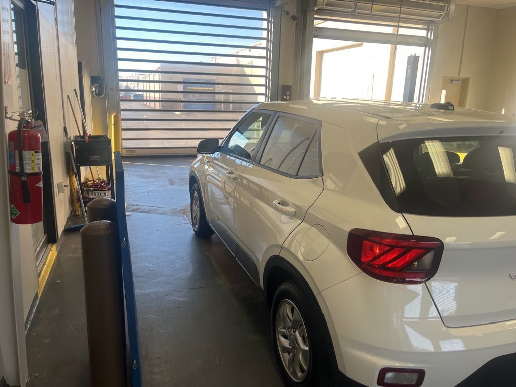 Used 2023 Hyundai Venue SE image 5