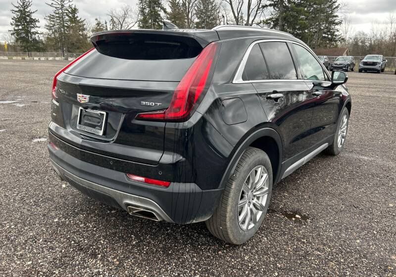 Used 2023 Cadillac XT4 Premium Luxury w/ Technology Package AWD/4WD image 3