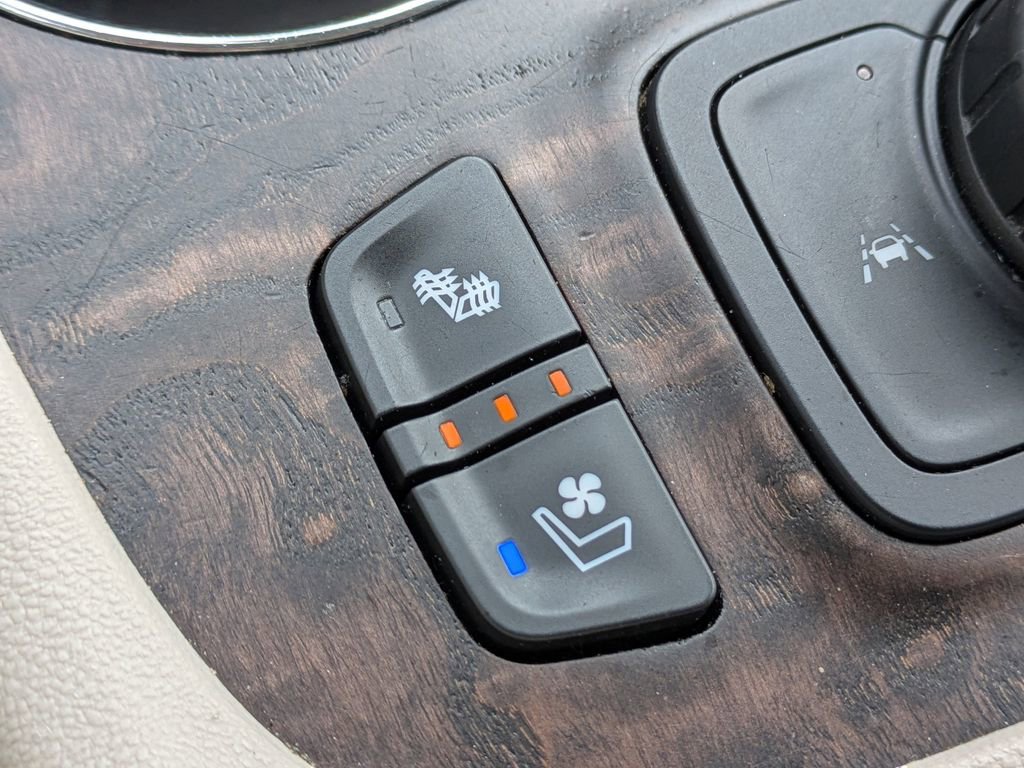 Used 2021 GMC Acadia Denali w/ Denali Technology Package image 24