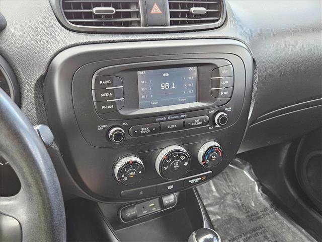 Used 2016 Kia Soul + image 12