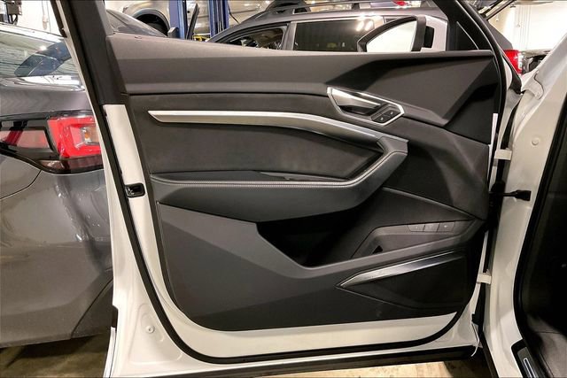 Used 2023 Audi e-tron Prestige w/ Prestige Package image 23