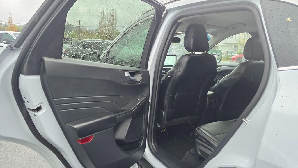 Used 2025 Ford Escape Platinum image 15