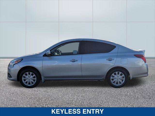 Used 2016 Nissan Versa SV FWD image 2