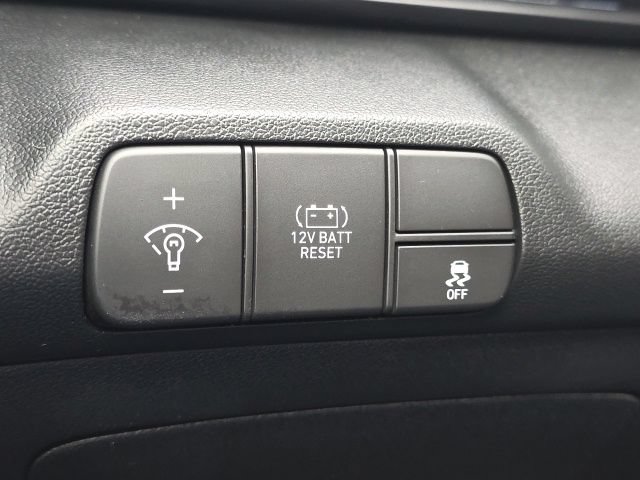 Certified 2025 Hyundai Elantra SEL FWD image 9
